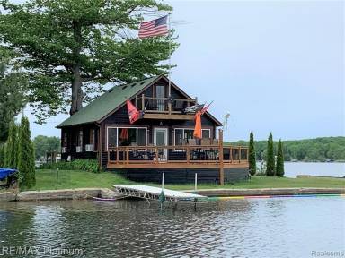 Cabin  Commerce Charter Township