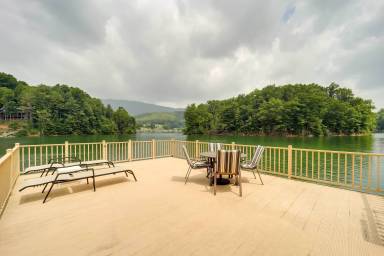 House Watauga Lake