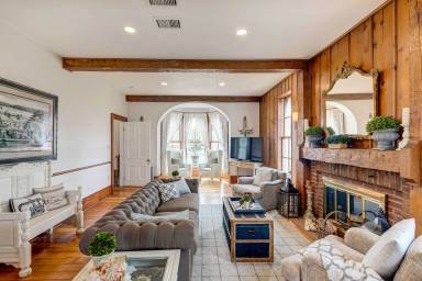 House  Hillsdale