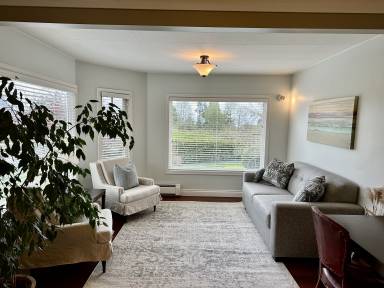 House  Brentwood Bay