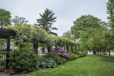 Bed and breakfast  Glastonbury Center