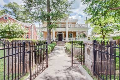 House  Brookwood Hills