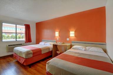 Motel  Glastonbury Center