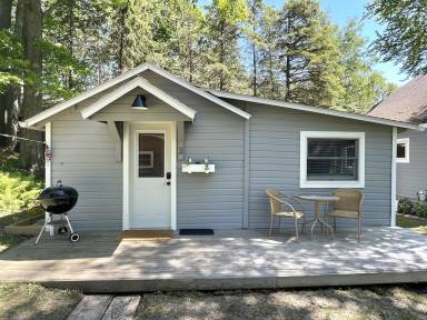 Cottage Honor