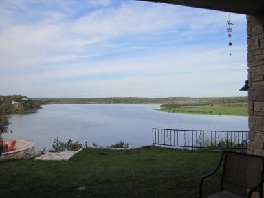 House  Spicewood
