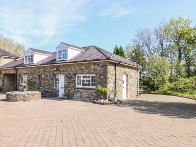 Cottage Cwmann