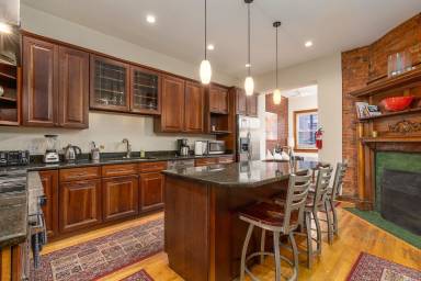 House  Forest Hills
