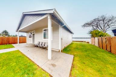 House Coos Bay
