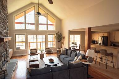 Cabin  Columbus