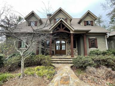 House  Big Canoe